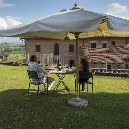 Nottola Farm stay *